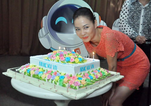 Thu Minh mừng sinh nhật cùng 14 "đứa con" - 6