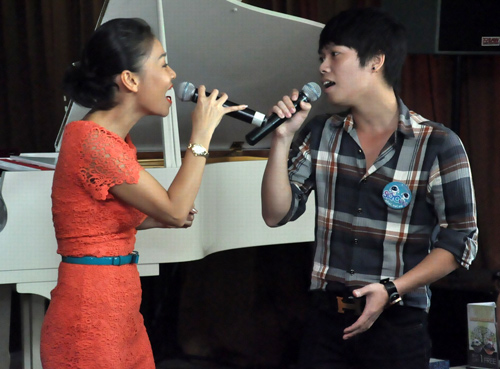 Thu Minh mừng sinh nhật cùng 14 "đứa con" - 13