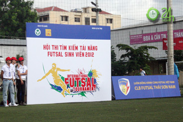 Sinh viên Sài Thành tranh tài Futsal 2012 - 1
