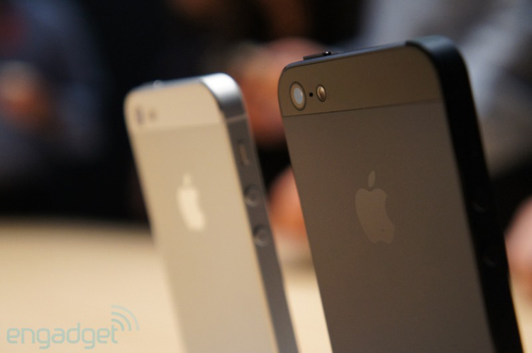 iPhone 5 sử dụng Nano-SIM, chạy hệ điều hành iOS 6, tuy nhiên “Táo khuyết” vẫn chưa tiết lộ các tính năng về hệ điều hành mới này.