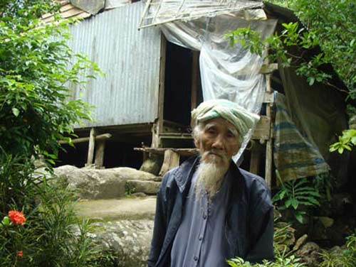 Đạo sĩ ẩn tu luyện võ diệt rắn hổ mây - 2