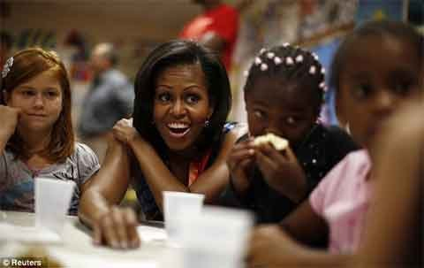 Vợ ông Obama bối rối với câu hỏi của trẻ em - 2