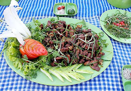 Gà đòn thất thủ... “chở” đủ món ngon - 2