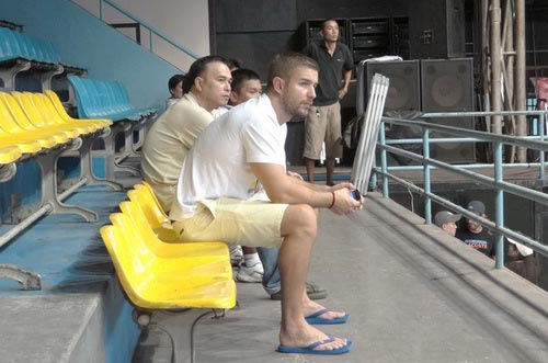 Cibulkova tự lau sân để tập luyện - 11