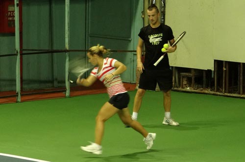 Cibulkova tự lau sân để tập luyện - 6