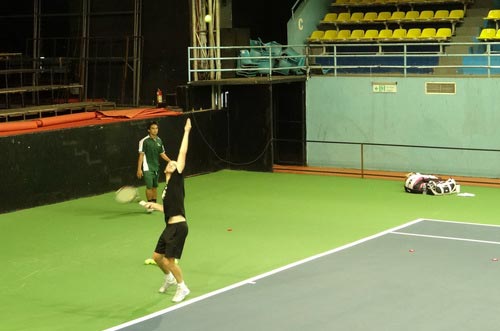 Cibulkova tự lau sân để tập luyện - 7