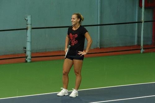 Cibulkova tự lau sân để tập luyện - 8