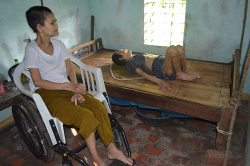 Mẹ liệt giường, hai con cũng chờ chết - 5