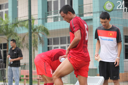 Cận cảnh "khổ luyện" của ĐT Việt Nam - 14