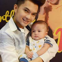 Ngôi sao điện ảnh - Nam Cường khoe "con trai cưng"