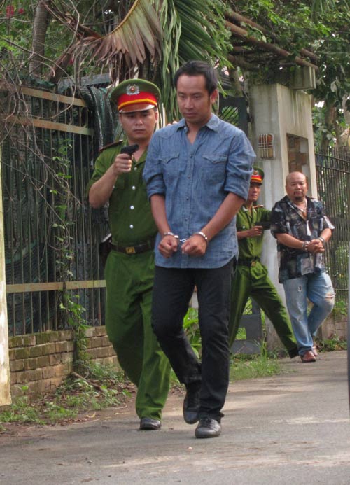 Đình Hiếu táo bạo diễn cảnh cưỡng hiếp - 12