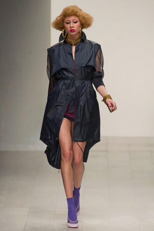 Đến London để học cách khoe đường cong - 7