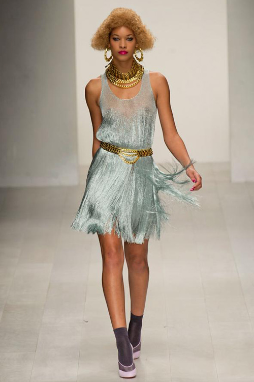 Đến London để học cách khoe đường cong - 3