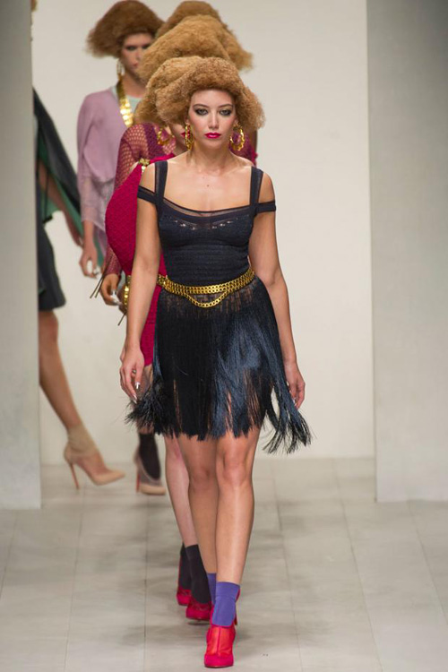 Đến London để học cách khoe đường cong - 9