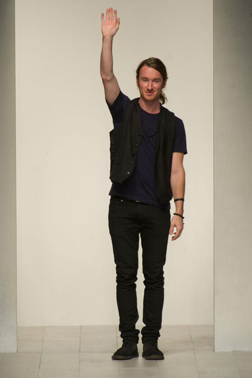 Đến London để học cách khoe đường cong - 10