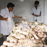 Tin tức trong ngày - Công nghệ "tẩy thịt" của kẻ vô lương