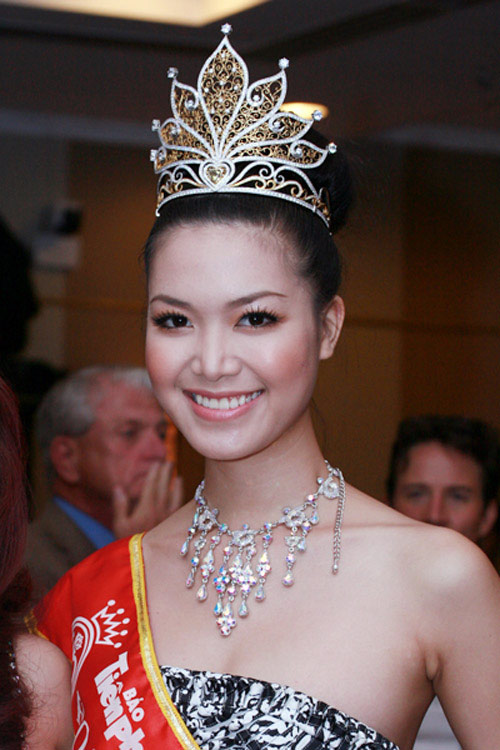 Đăng quang hoa hậu, nào mấy ai yên! - 3