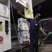 Thị trường - Tiêu dùng - Giá dầu thô rớt thẳng xuống đáy 6 tuần