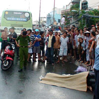 Tin tức trong ngày - Bắt giam tài xế xe buýt chạy ẩu