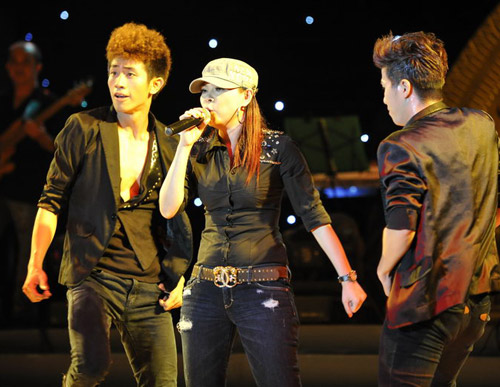 Mr. Đàm, Hà Hồ hát không cát xê - 12