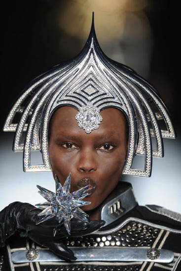 Ngắm phụ kiện độc, dị từ London FW - 7