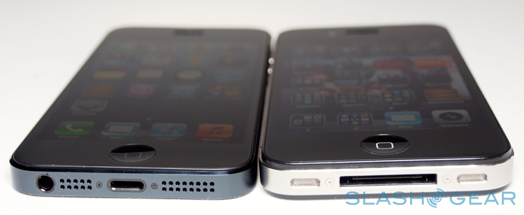 iPhone 5 bên trái, iPhone 4S bên phải