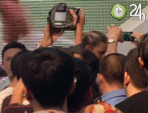 Azarenka hoảng sợ, hủy giao lưu với NHM - 5