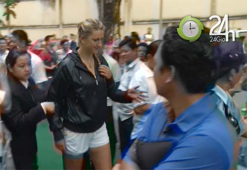 Azarenka hoảng sợ, hủy giao lưu với NHM - 6