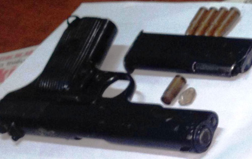 Nghịch tử xách súng định bắn mẹ và em gái - 2