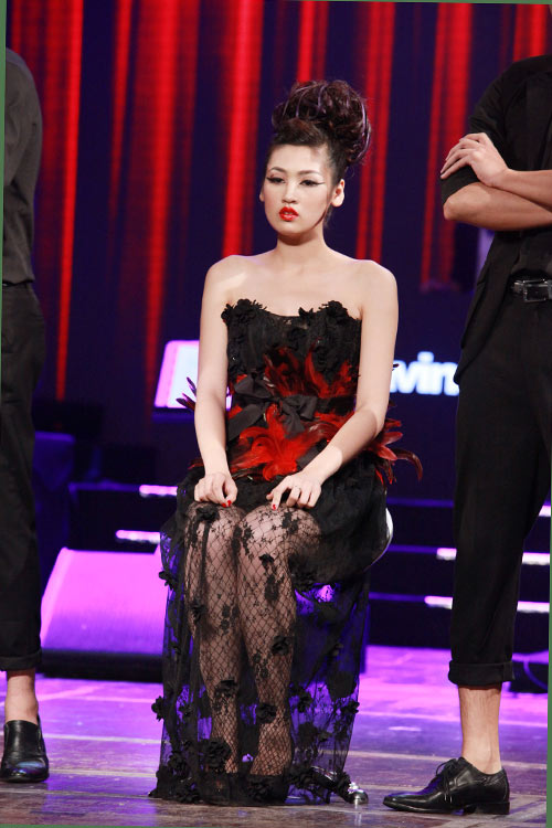 Á hậu Tú Anh sắc lẹm như "mèo hoang" - 5