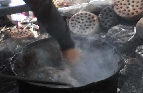 Lò mổ "siêu bẩn" mọc ngay cạnh... ủy ban xã - 2