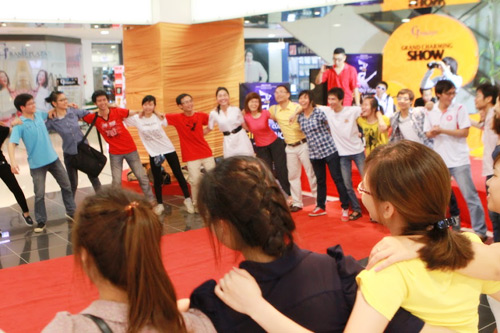 HN sôi sục lập kỷ lục Guiness với Hãy Cùng Hát Vang - 3