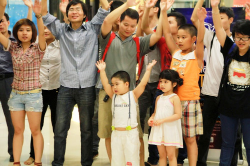 HN sôi sục lập kỷ lục Guiness với Hãy Cùng Hát Vang - 10