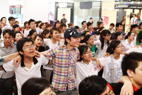 HN sôi sục lập kỷ lục Guiness với Hãy Cùng Hát Vang - 5