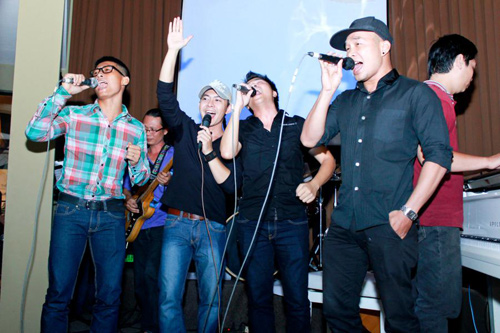 Mẹ Võ Trọng Phúc đóng MV cho con trai - 6