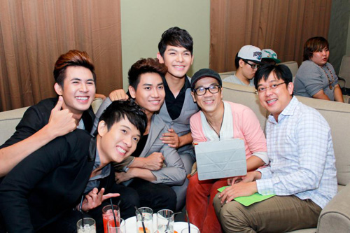 Mẹ Võ Trọng Phúc đóng MV cho con trai - 9