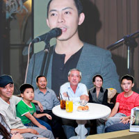 Ca nhạc - MTV - Mẹ Võ Trọng Phúc đóng MV cho con trai