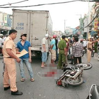 Tin tức trong ngày - Người đi đường thờ ơ, nạn nhân TNGT tử vong