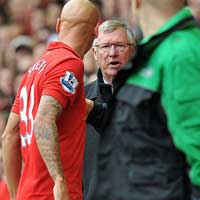 Bóng đá - Bị đuổi, Shelvey chỉ mặt chửi Sir Alex