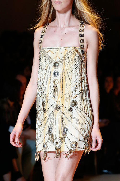 Ngắm nữ hoàng thời đại đồ đá của Versace - 2