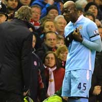 Bóng đá - Mancini suýt “tẩn” Balotelli