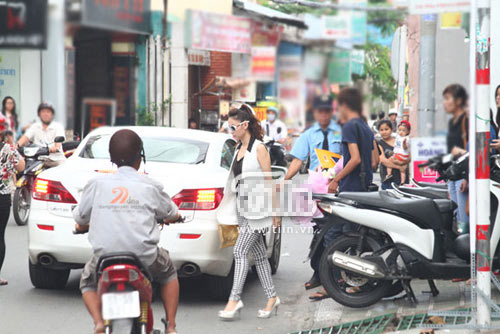 Minh Hằng sắm mui trần Lexus IS 250C - 2