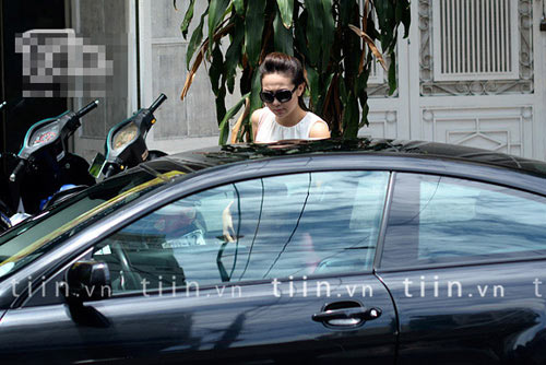 Minh Hằng sắm mui trần Lexus IS 250C - 5