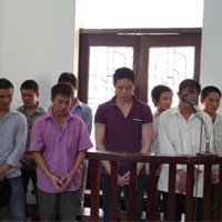Pháp luật - Cưa bom lấy thuốc, 9 bị cáo lãnh án tù