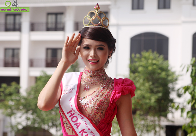 Diệp Anh chửi đổng kẻ 'phá đám' Miss Sport 

Hương Thảo trở thành Nữ hoàng sắc đẹp
Hương Thảo thân thiết bên hoa hậu Ba Lan 
Hương Thảo đoạt giải Hoa hậu cộng đồng 
