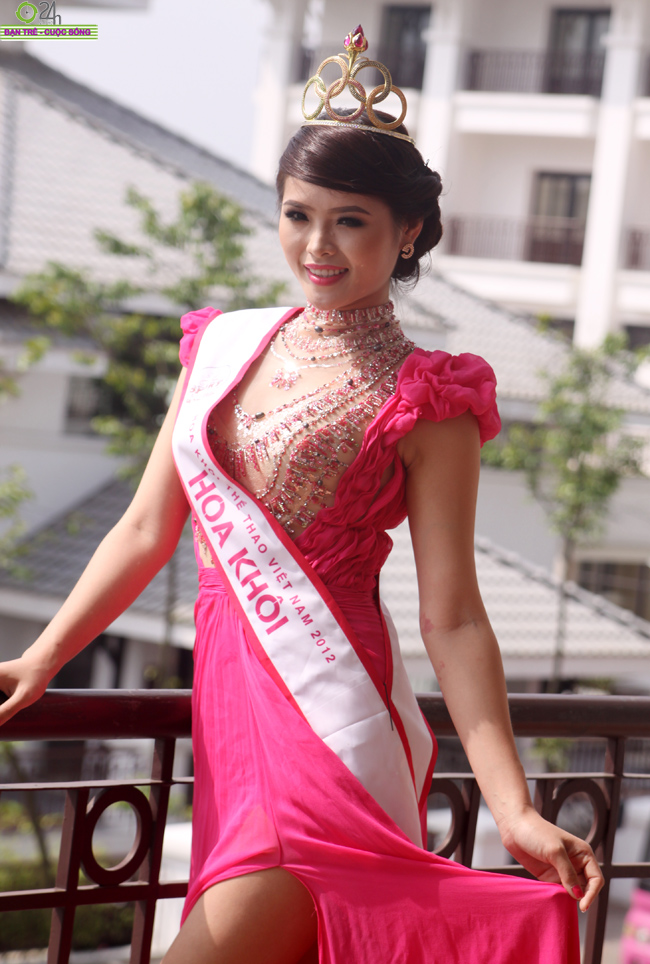 Diệp Anh chửi đổng kẻ 'phá đám' Miss Sport 

Hương Thảo trở thành Nữ hoàng sắc đẹp
Hương Thảo thân thiết bên hoa hậu Ba Lan 
Hương Thảo đoạt giải Hoa hậu cộng đồng 