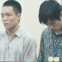 Pháp luật - Bảo kê đánh đập, dí súng bắt khách hát quỳ