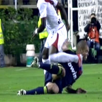 Bóng đá - Video Pepe suýt "sứt đầu mẻ trán"