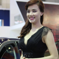 Trang Nhung đằm thắm tại Vietnam Motor Show 2012