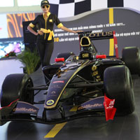 Xe đua F1 'ngạo nghễ' tại Vietnam Motor Show 2012